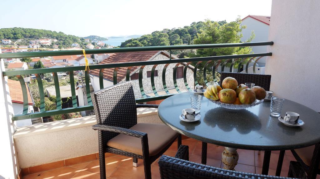 Villa Dvorine Tisno Ruang foto