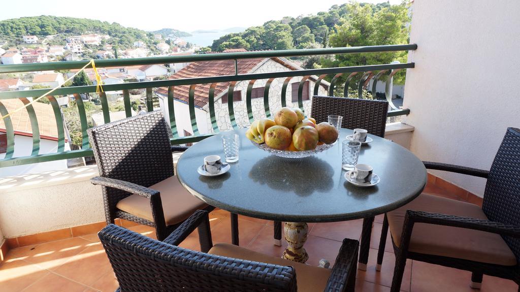 Villa Dvorine Tisno Ruang foto