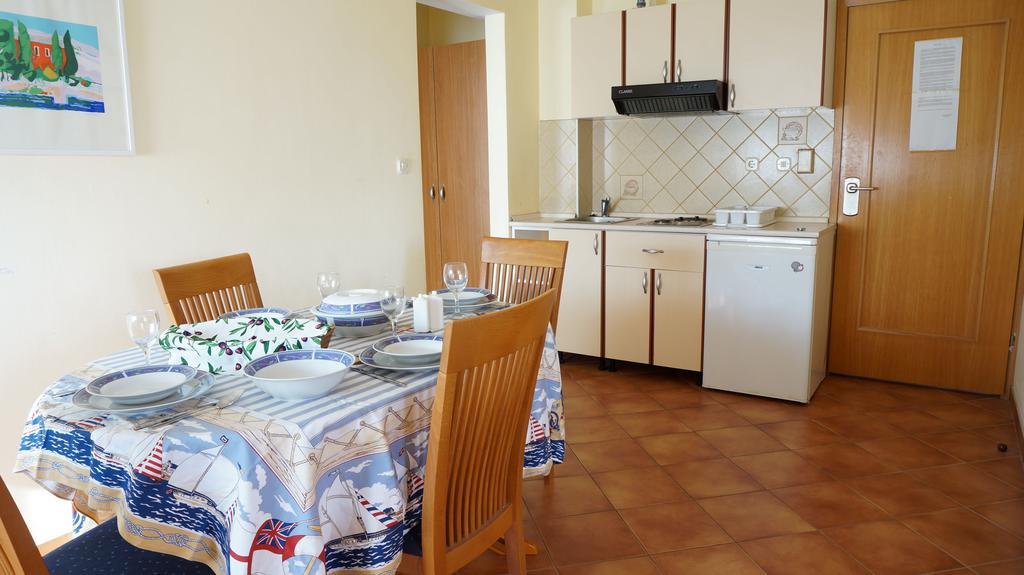 Villa Dvorine Tisno Ruang foto