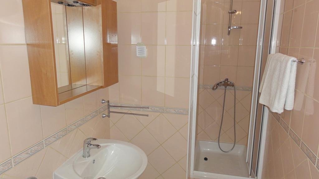 Villa Dvorine Tisno Ruang foto